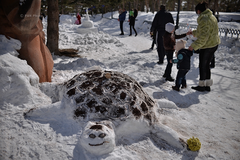 Фестиваль снеговиков в Джермуке