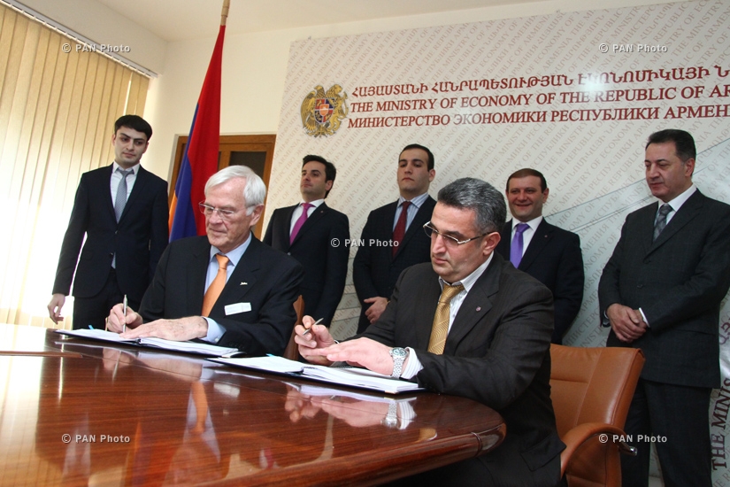 Signing of the contract between the 