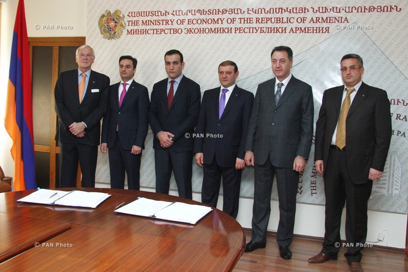 Signing of the contract between the Golden Palace and the company Carlson Rezidor