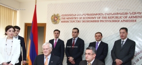 Подписание договора между «Голден Палас» и компания «Карлсон Резидор»
