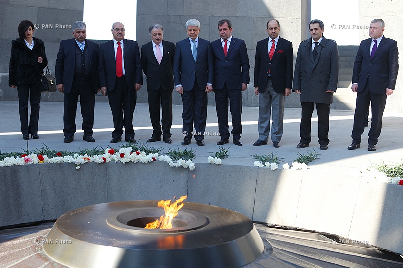 Министр транспорта Ирака Бакир Джабер аль-Зубаиди посетил посетил Мемориальный комплекс «Цицернакаберд»