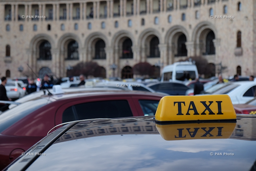 Протест таксистов на Площади Республики 