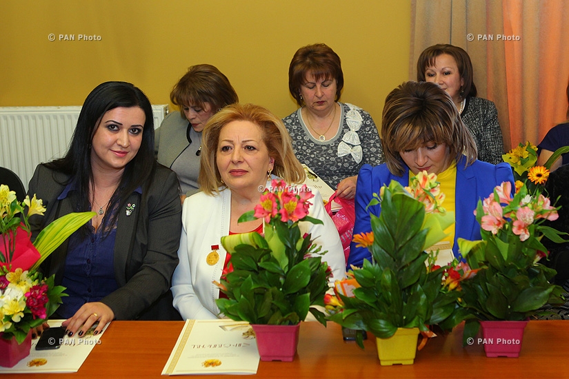 Министр науки и образования РА Армен Ашотян наградил педагогов по случаю Международного женского дня