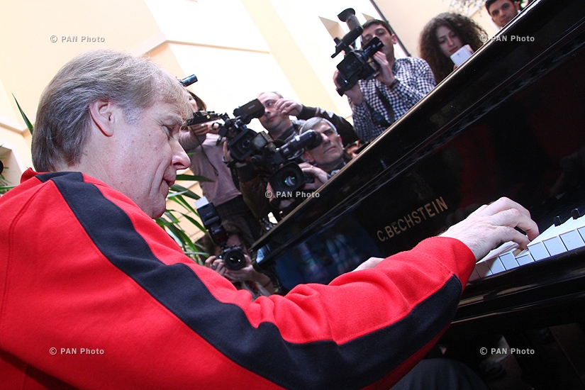 Пресс-конференция французского пианиста Ричарда Клайдермана