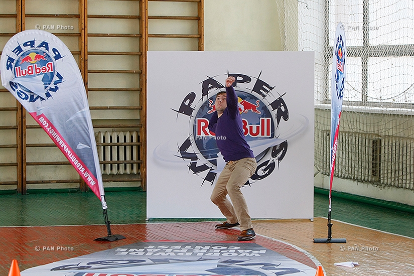 Red Bull Paper Wings 2015 թղթե ինքնաթիռների համաշխարհային մրցույթ. Օր 2