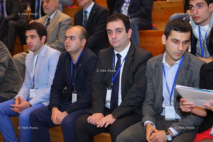 Встреча представителей ведущих российских и армянских компаний в области информационных технологий в ереванской старшей школе «Айб»
