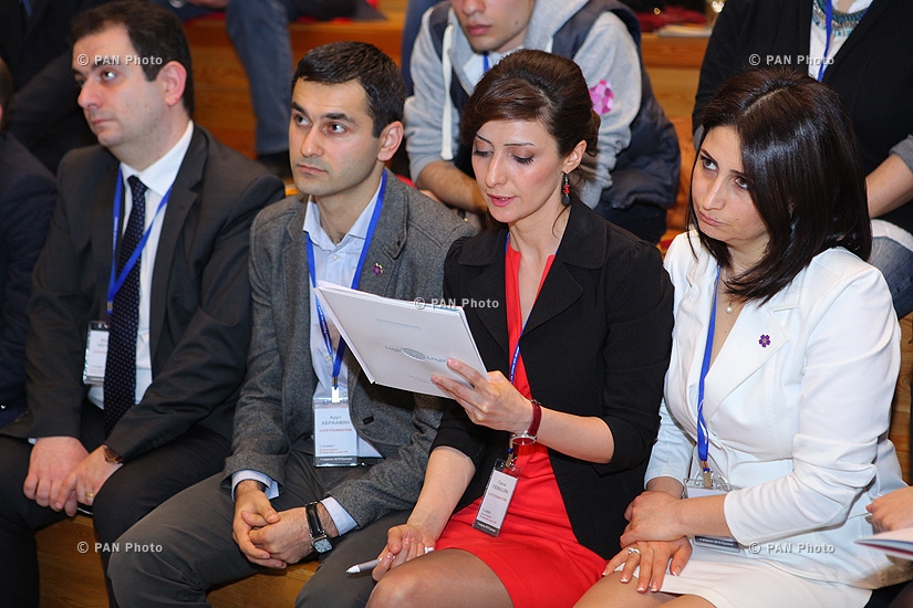 Встреча представителей ведущих российских и армянских компаний в области информационных технологий в ереванской старшей школе «Айб»