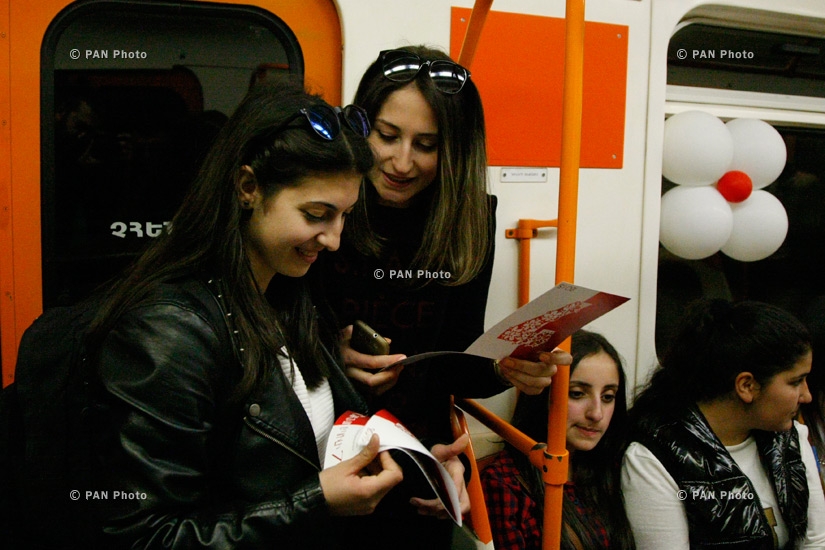 В ереванском метро состоялись концерты городского фольклора и серенадной музыки, посвященные Дню материнства и красоты