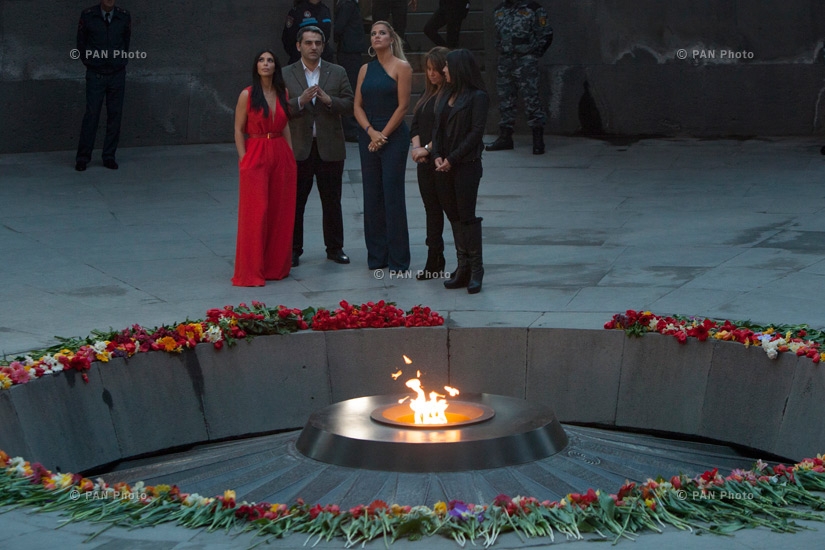 Ким Кардашян и Хлои Кардашян посетили Мемориальный комплекс «Цицернакаберд»