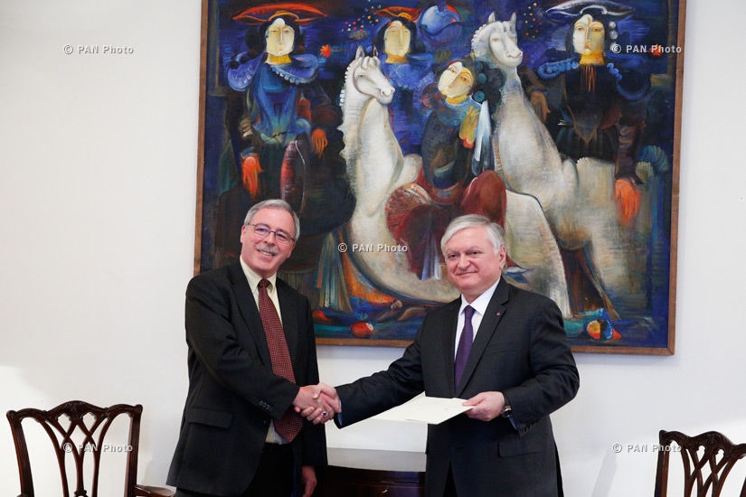 Newly-appointed Ambassador of Ireland to Armenia John Biggar hands copies of his credentials to RA Minister of Foreign Affairs Edward Nalbandyan