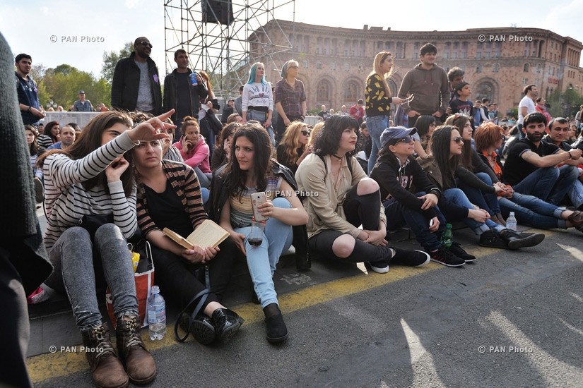 Концерт рок-группы SOAD «Wake up the souls» (Пробудите души) в Ереване
