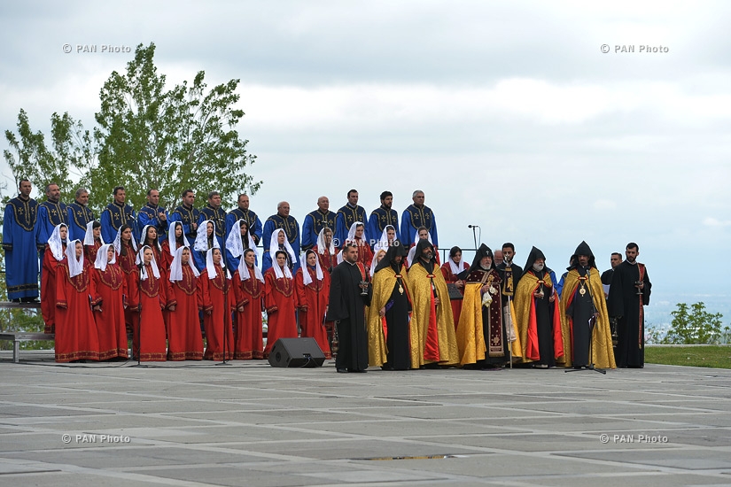 Высокопоставленные чиновники и лидеры государств приняли участие в траурной церемонии в память о жертвах Геноцида армян в Циценакарберде
