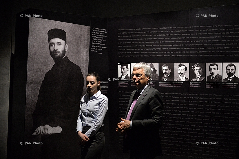 Belgian Foreign Minister Didier Reynders visits Armenian Genocide memorial and museum