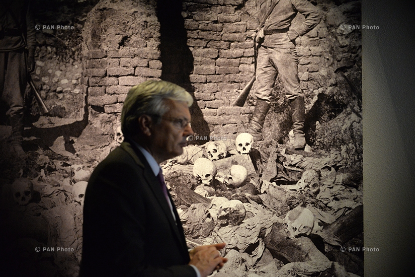 Вице-премьер, министр иностранных дел Бельгии Дидье Рейндерс посетил мемориал Цицернакаберд и музей Геноцида.