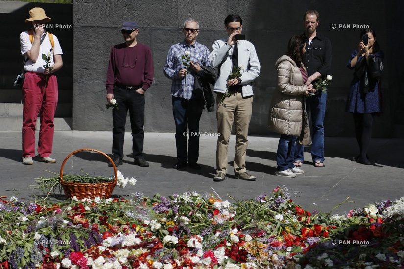Члены квартета «Кронос» посетили мемориал жертвам Геноцида армян 