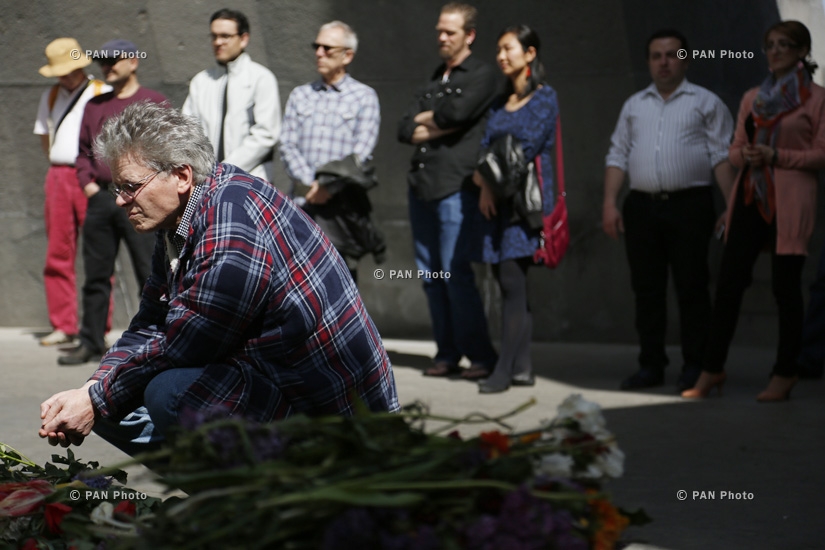 Члены квартета «Кронос» посетили мемориал жертвам Геноцида армян 