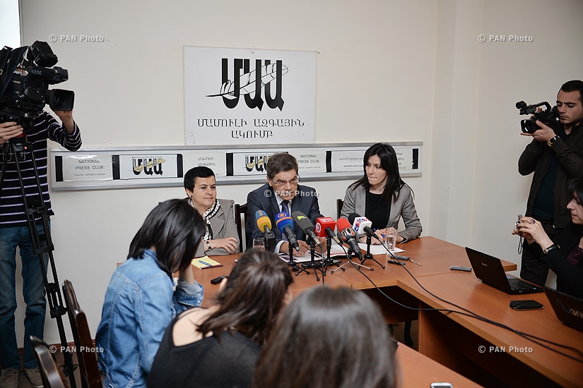 Пресс-конференция посла Польши в Армении Ежи Новаковского
