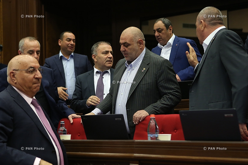 Внеочередное заседание парламента Армении 