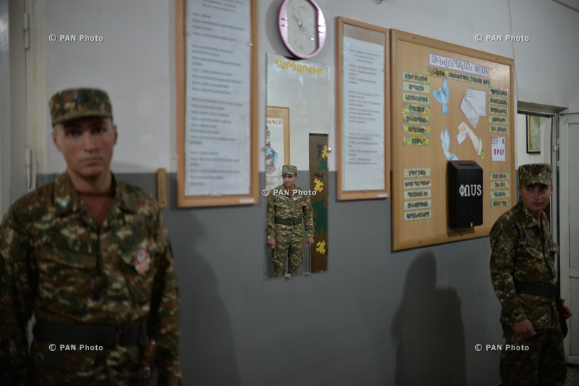 Պաշտպանության նախարար Սեյրան Օհանյանն այցելել է Նոյեմբերյանի զորամասերից մեկը
