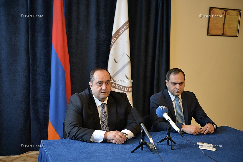 Министр юстиции Армении Ованес Манукян и председатель Палаты адвокатов Армении Ара Зограбян подписали меморандум о сотрудничестве
