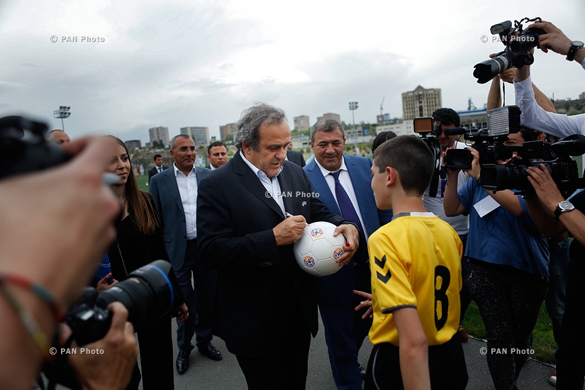 Президента УЕФА Мишель Платини посетил Академию футбола в Ереване