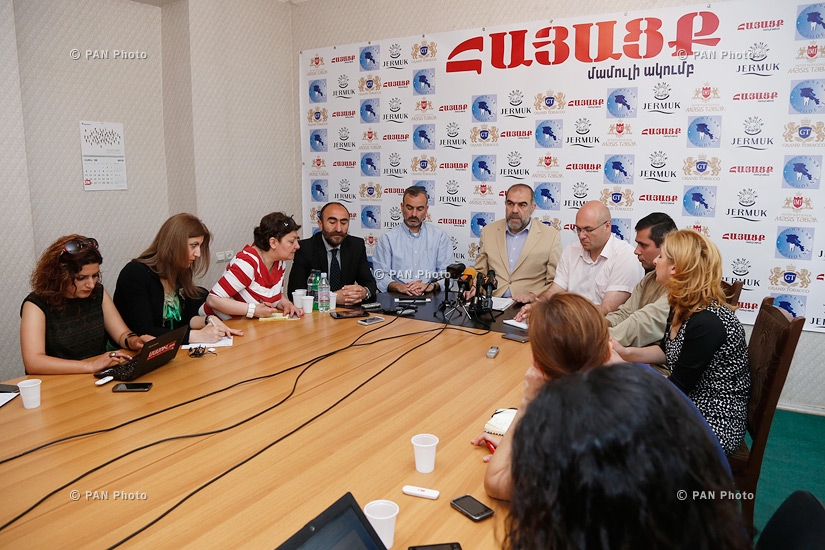Press conference of “Centennial without the regime” movement memebers