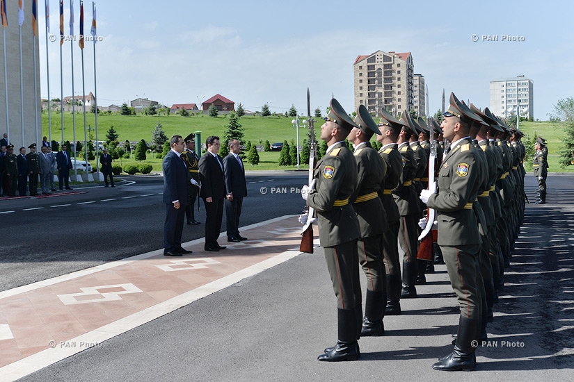 Официальная церемония приветствия делегации во главе с Министром национальной обороны Кипра Христофоросом Фокаидисом