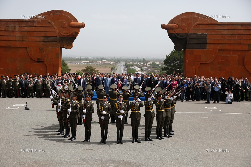 Armenia marks the Day of the First Republic in Sardarapat