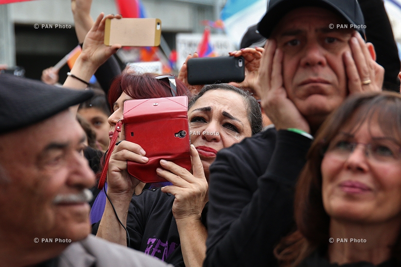 В ознаменование 100-летия Геноцида армян в Лос-Анджелесе состоялось «Шествие справедливости» с участием 160,000 человек