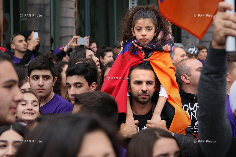 160,000 people take part in LA rally commemorating Armenian Genocide centennial