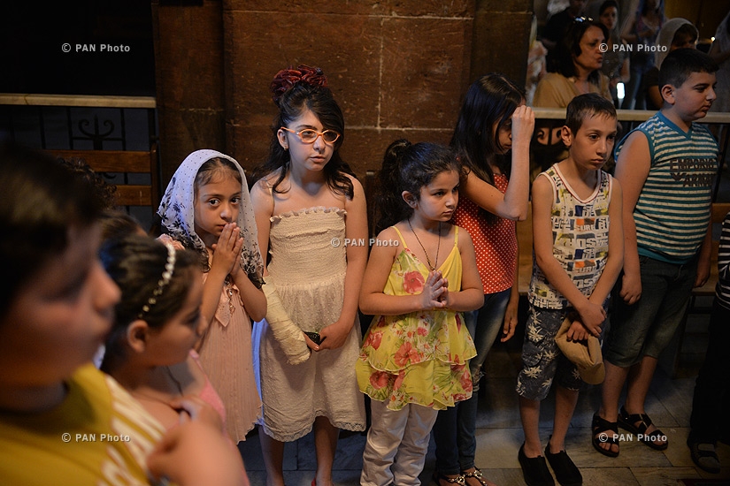 Благословение детей  в церкви Св. Ованеса