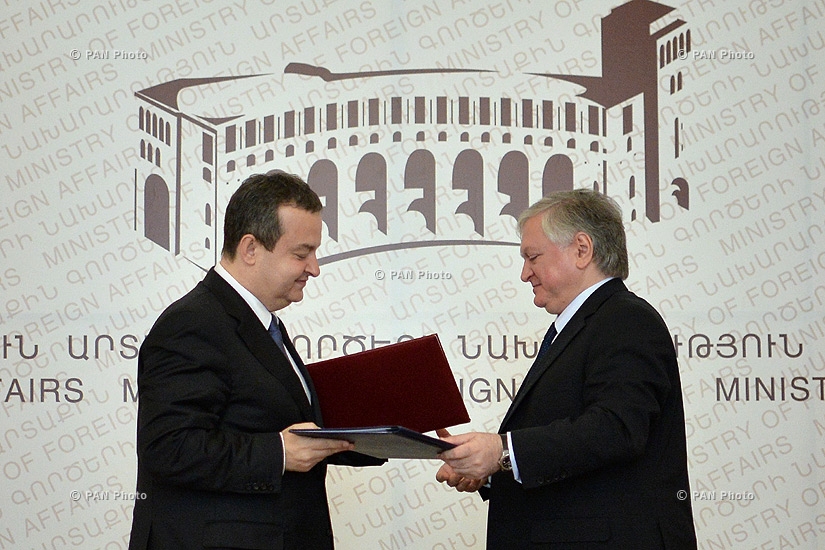 Министр иностранных дел Армении Эдварда Налбандян и действующий председатель ОБСЕ, Министр иностранных дел и первый вице-премьер-министр Сербии Ивица Дачич подписали соглашение о визовой либерализации