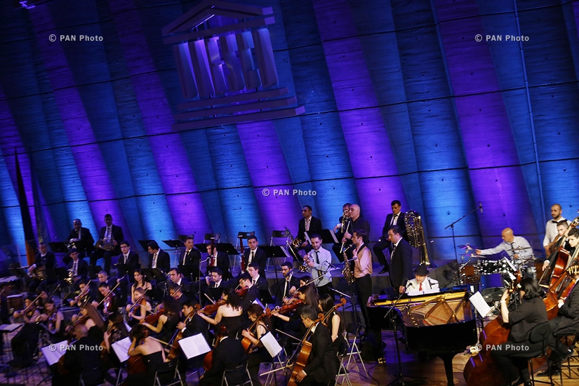 В Париже состоялся концерт под названием «Молодежь за мир», посвященный 70-летию ЮНЕСКО