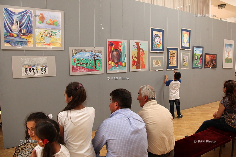 Открытие выставки работ учеников художественных школ Еревана и регионов  Армении