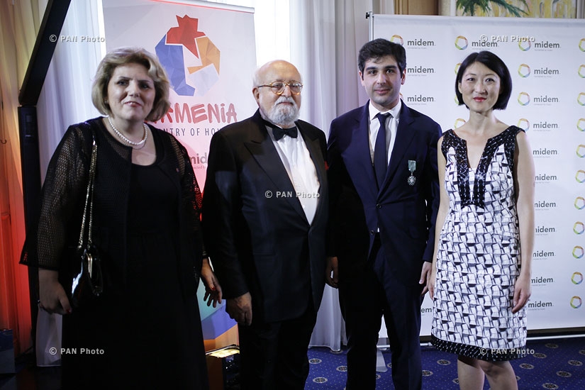 Midem 2015: Дирижер Сергей Смбатян был награжден орденом Искусств и литературы Франции