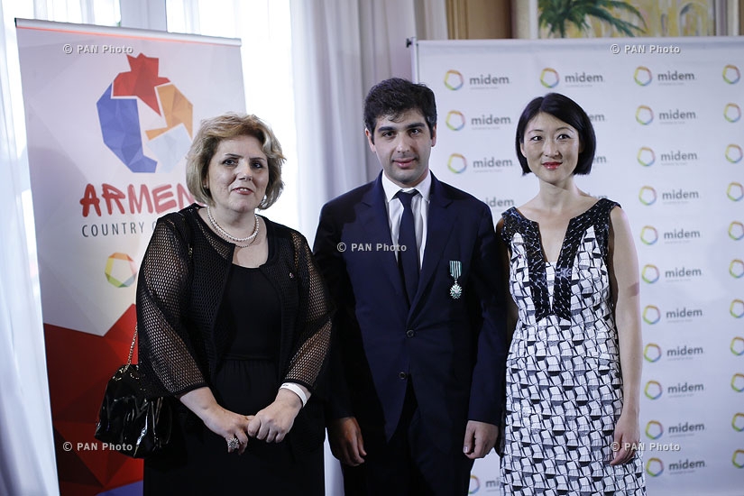 Midem 2015. Դիրիժոր Սերգեյ Սմբատյանը պարգևատրվել է Ֆրանսիայի Արվեստի ու գրականության շքանշանով