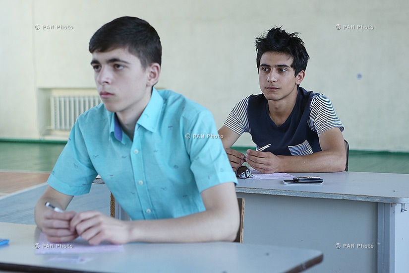 Physics exam: Minister of Science and Education visits examination center