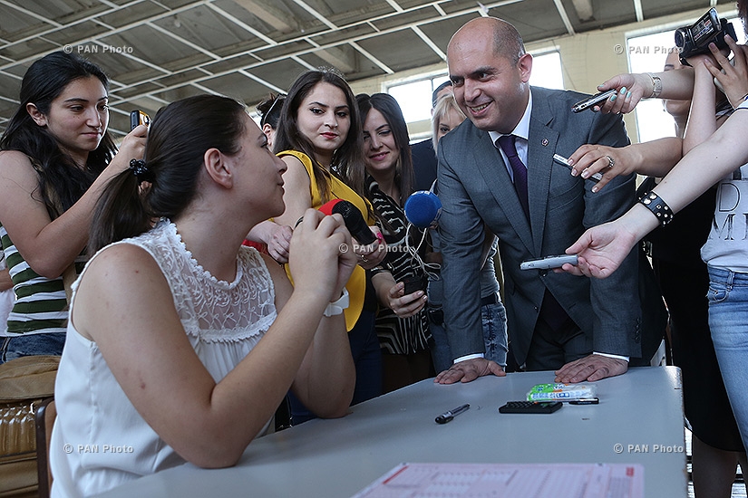 Physics exam: Minister of Science and Education visits examination center