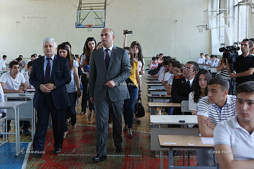 Physics exam: Minister of Science and Education visits examination center