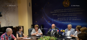 Пресс-конференция директора национального центра по контролю и профилактике заболеваний министерства здравоохранения Армении Артавазда Ваняна и главного инфекциониста РА Ара Асояна