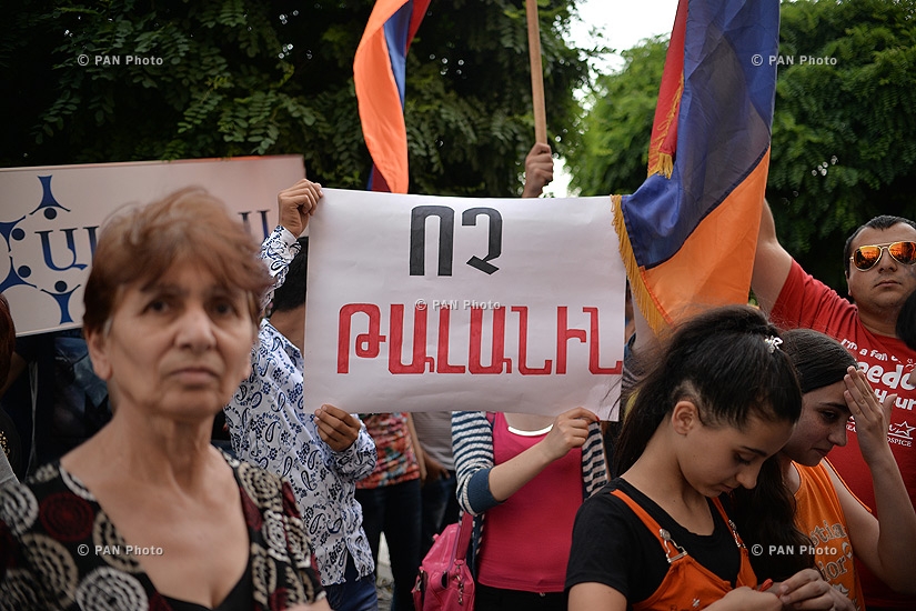 Акция прогрессивной центристской партии «Альянс» против повышения цен на электроэнергию 
