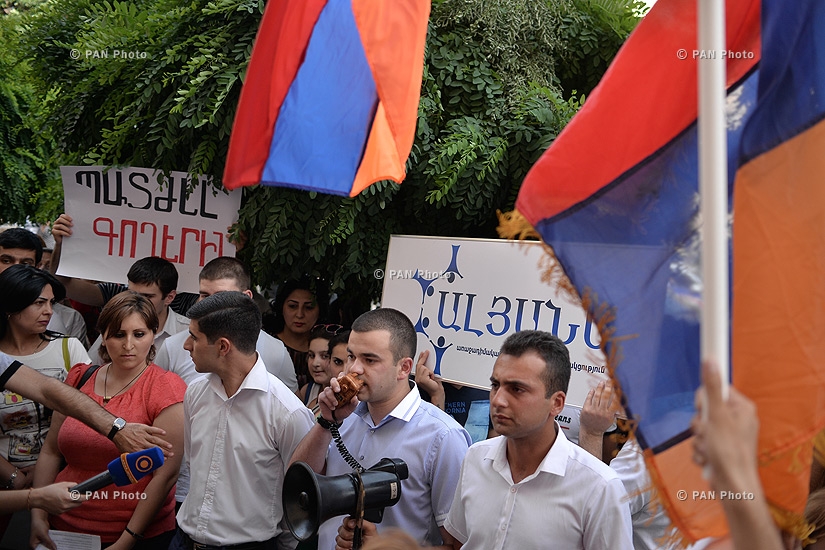 Акция прогрессивной центристской партии «Альянс» против повышения цен на электроэнергию 