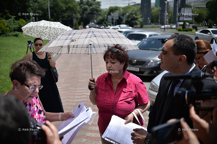 Protest of residents of Yerevan’s Komitas Street in front of Yerevan Municipality