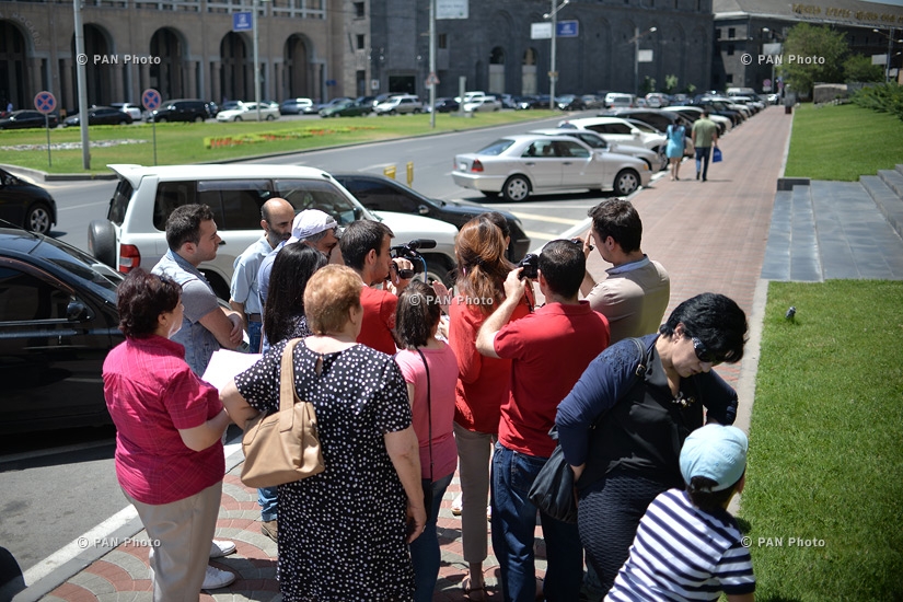 Կոմիտաս 5ա-ի բնակիչների ցույցը Երեւանի քաղաքապետարանի առջև