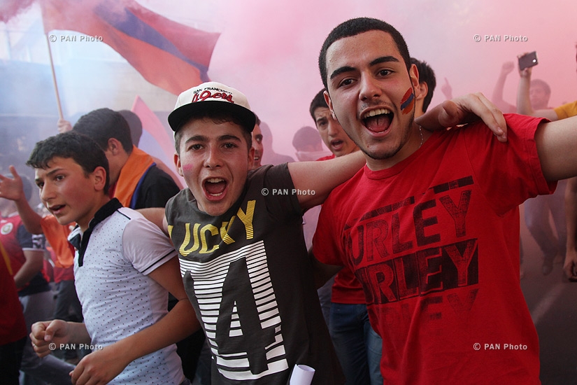  Հայ երկրպագուները Հայաստան-Պորտուգալիա ֆուտբոլային հանդիպումից առաջ