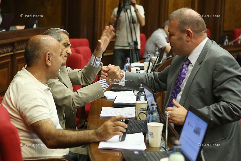 Стартовала внеочередная сессия парламента Армении