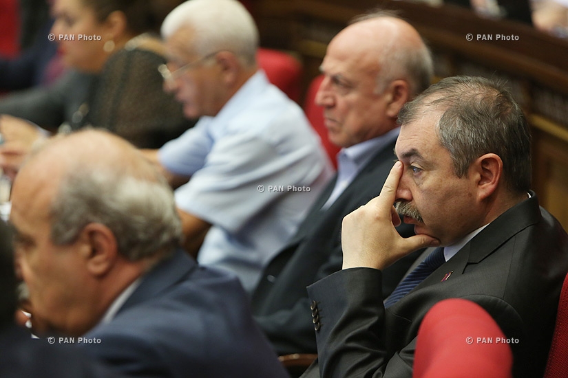 Стартовала внеочередная сессия парламента Армении