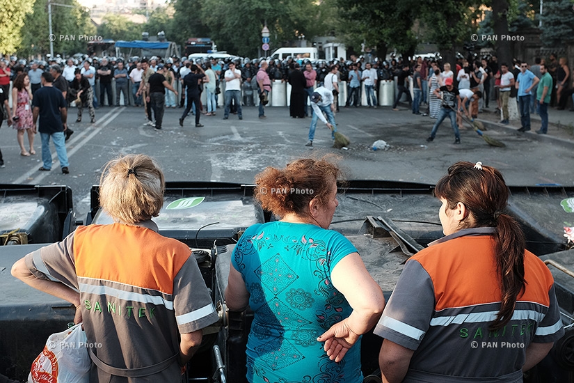 24 июня: Раннее утро на проспекте Баграмяна после протеста