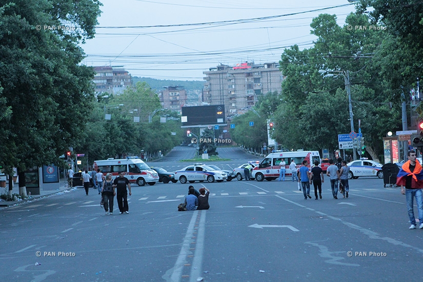 25 июня: Раннее утро на проспекте Баграмяна после протеста