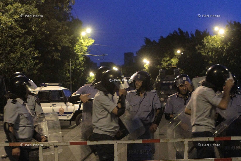 25 июня: Раннее утро на проспекте Баграмяна после протеста